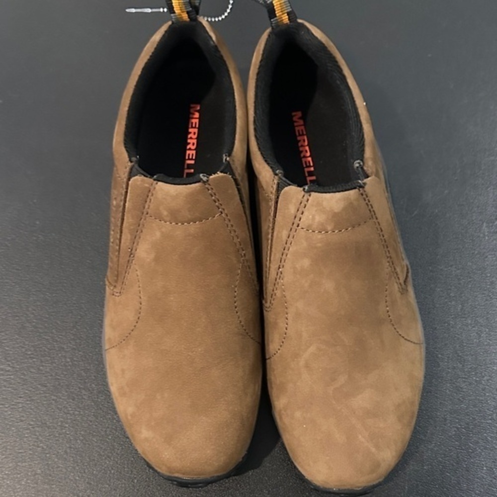 Merrell Men’s Brown genuine Loafers featuring a nonslip sole size 8